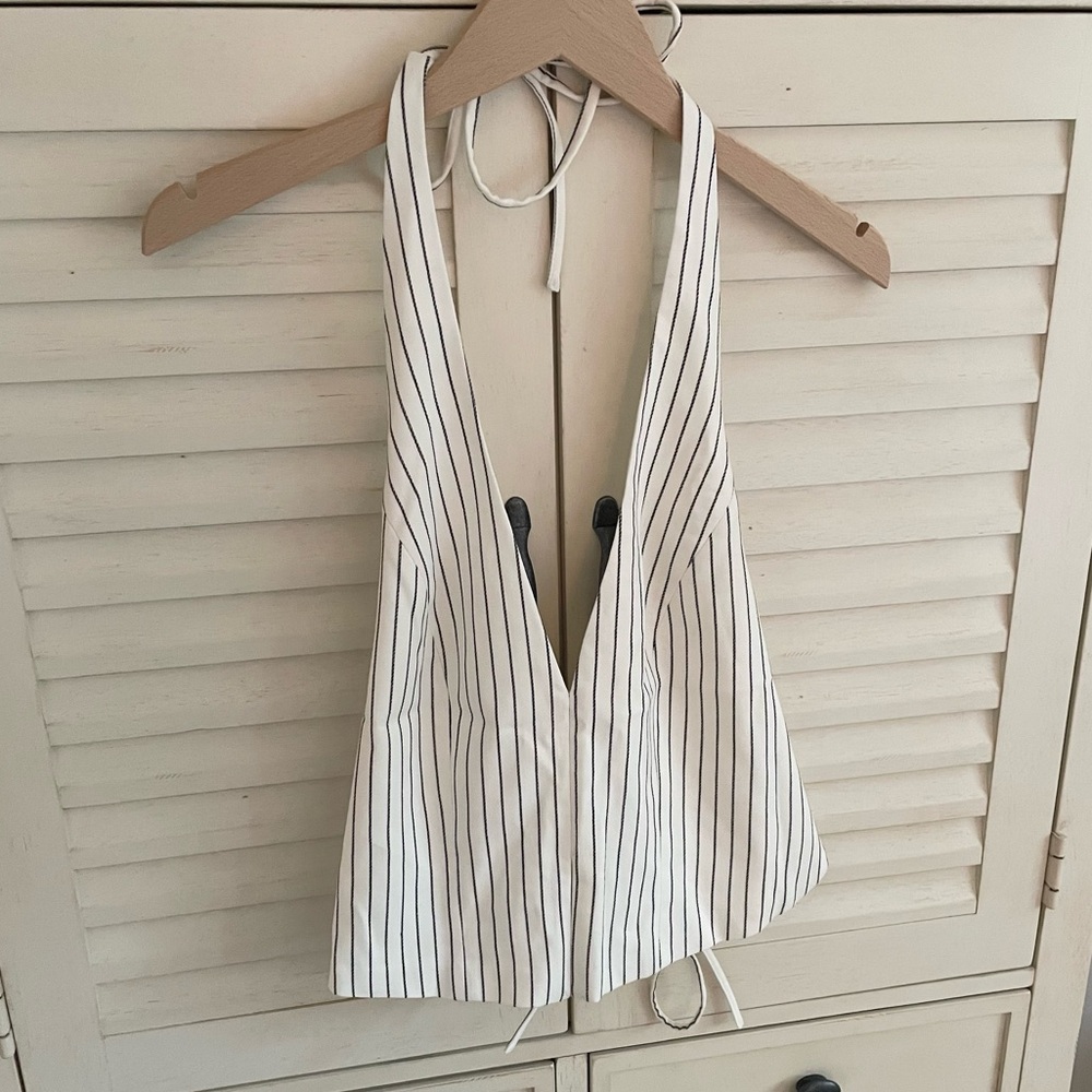 Abercrombie Halter Top (NEVER WORN)- M